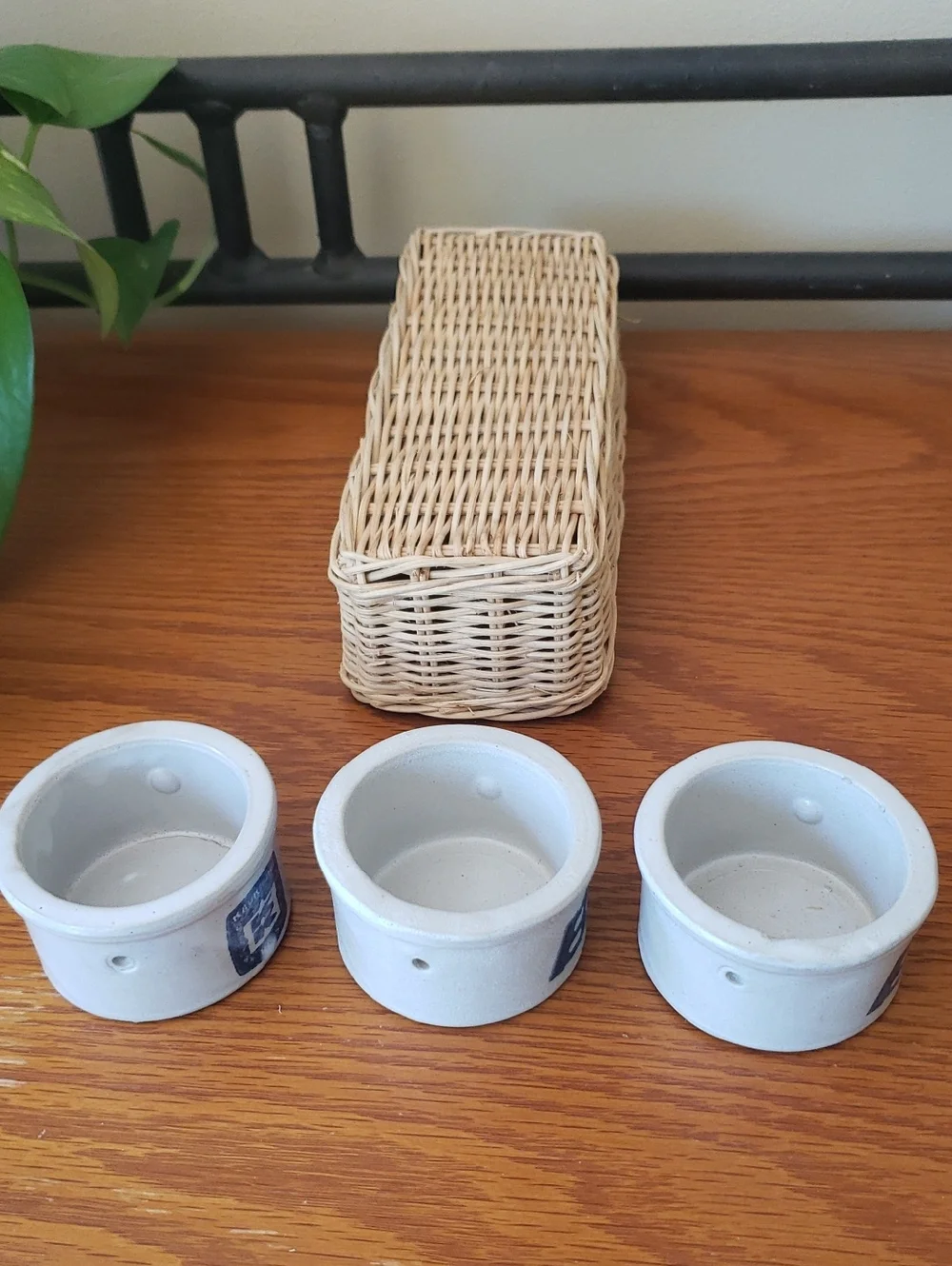 Vtg Kaukauna Klub Mini  Ceramic Crocks (3) In Wicker Basket